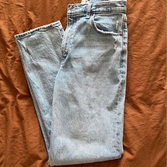 Abercrombie Ultra High Rise 90’s Straight Jeans - Picture 3 of 4